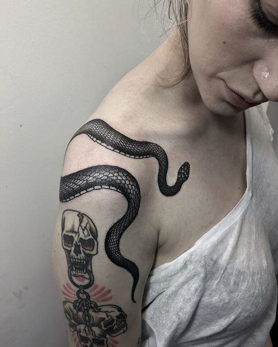 60 Classy Snake Shoulder Tattoo Pictures