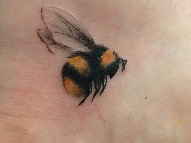 72 Fantastic Bumble Bee Tattoo Pics