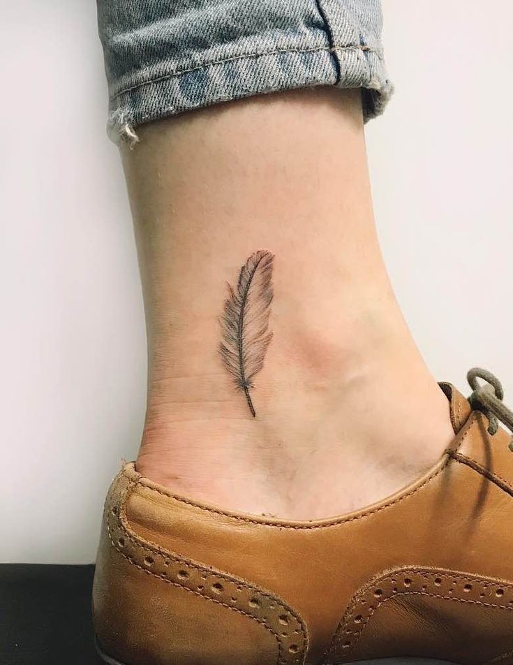 104 Impressive Feather Tattoo Pics