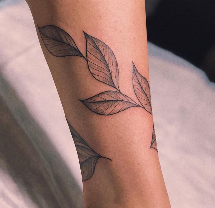 79 Fantastic Leaf Tattoos