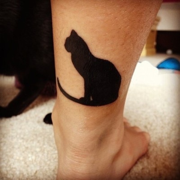 37 Incredible Cat Tattoos For Leg