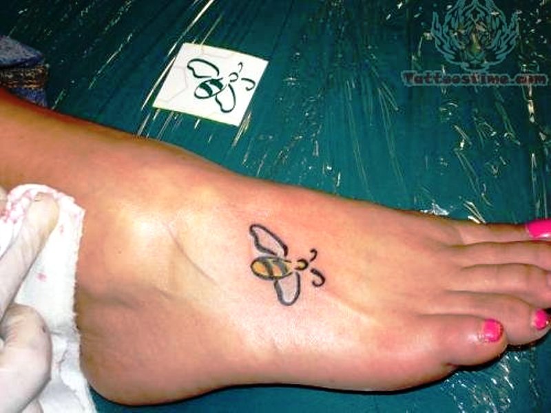 37 Fabulous Bee Tattoos For Foot